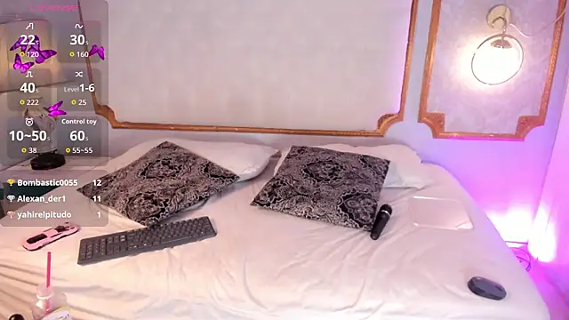 Paiige peach online show from November 28, 8:45 pm