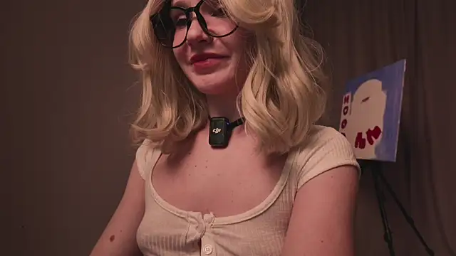 MariMaddison online show from April 16, 9:39 pm