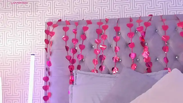 AriRobert  online show from February 15, 12:37 pm