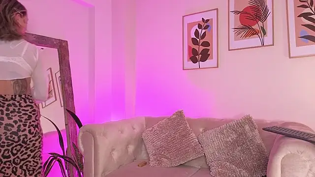 DahianaWalcott online show from January 31, 8:07 pm