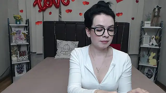 JasmineKouch online show from March 13, 7:20 am