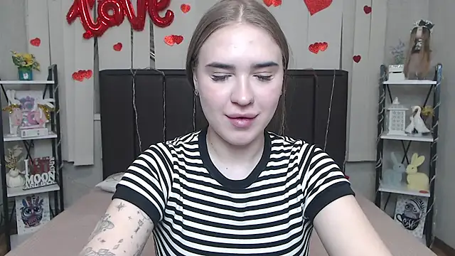 LauraHlot online show from March 31, 6:13 am