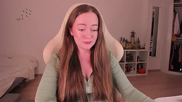 WalkingGirl online show from December 13, 8:48 pm