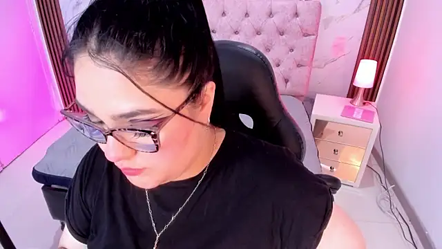 Camiila Osorio online show from April 1, 8:17 pm