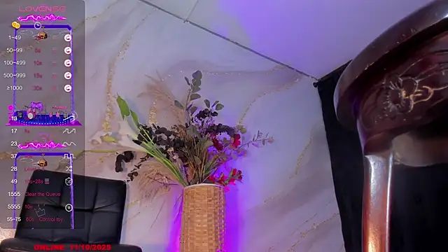 Snapshot of Karla-Ebony chatting on October 11, 1:47 pm Karla-Ebony online show from October 11, 1:47 pm