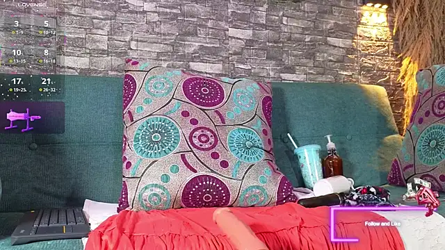 anellejones online show from October 15, 4:15 am