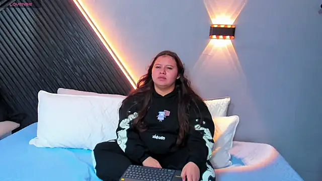 Laia and Aloby online show from April 17, 10:34 pm