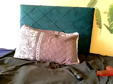 chloechrome online show from September 20, 1:31 pm