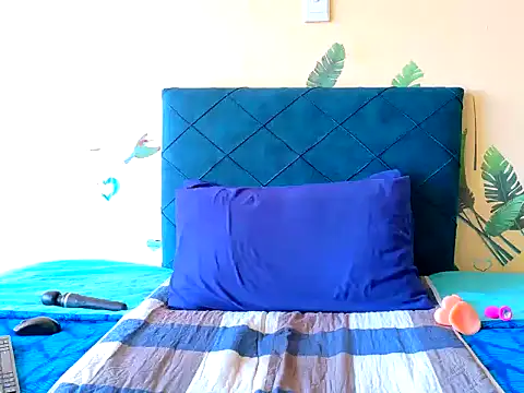 chloechrome online show from October 11, 8:08 am