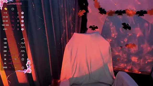 Lei White online show from October 27, 10:59 pm