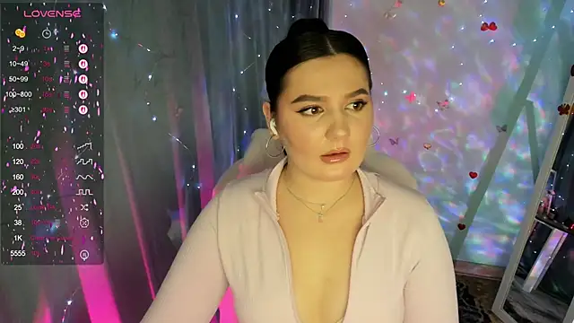 Lei White online show from November 18, 7:48 pm