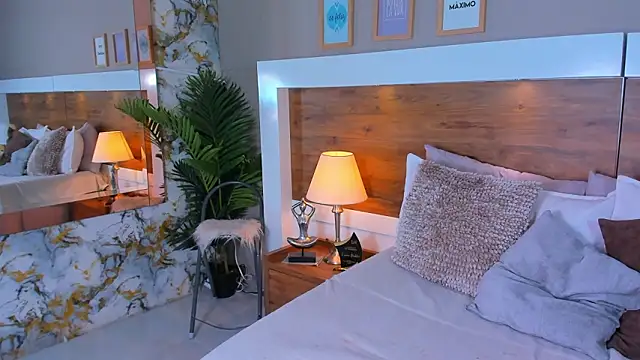 EmaBakker online show from March 17, 9:46 am