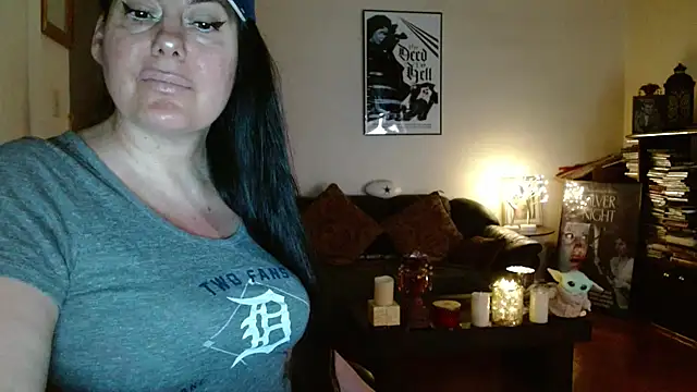 mandaloriangirls online show from April 15, 8:09 pm