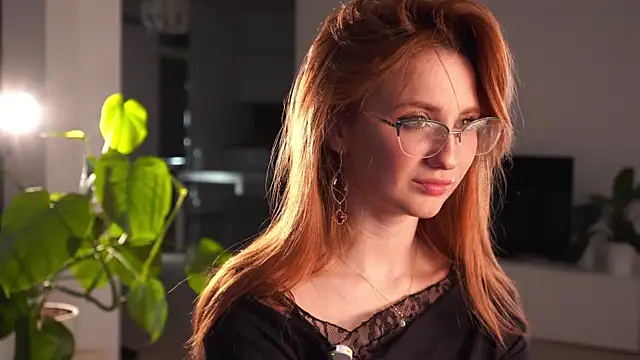 EsmaCrumbley online show from April 2, 5:16 am