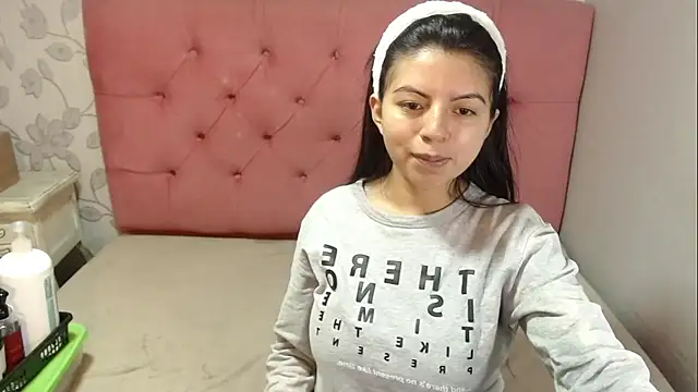 CarolineBrunx online show from December 15, 2:39 am