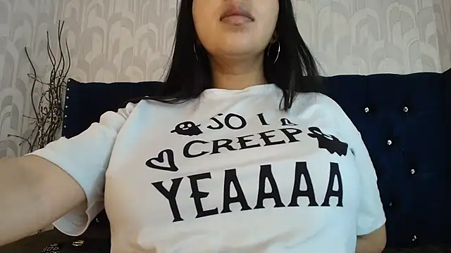 CarolineBrunx online show from April 12, 10:34 pm