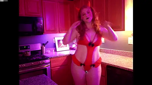 Snapshot of Scarlettredff chatting on October 5, 2:05 am Scarlettredff online show from October 5, 2:05 am