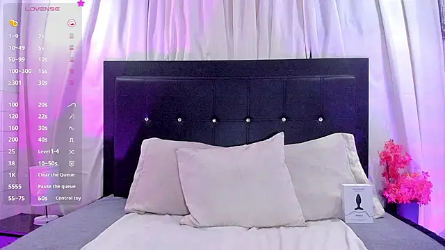 brittany williams  online show from November 14, 4:01 am