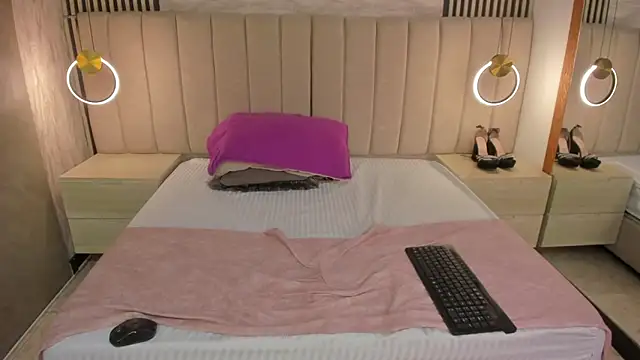 laura smith33 online show from October 24, 3:41 pm