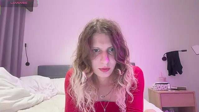 Alice Pinkhead online show from November 18, 9:43 am