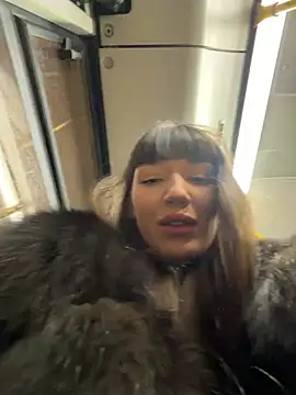 Sophie Avory online show from February 3, 4:45 pm