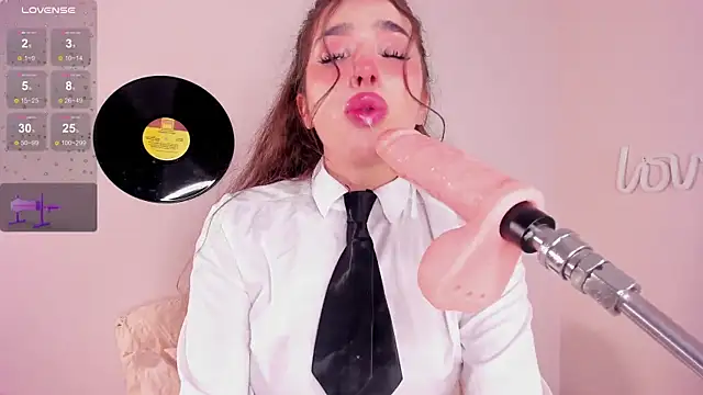 LosAlicee online show from October 22, 7:19 pm