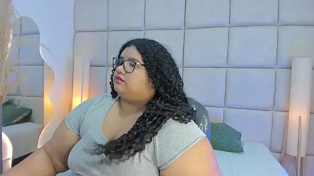 Miley Collins online show from November 15, 7:48 pm