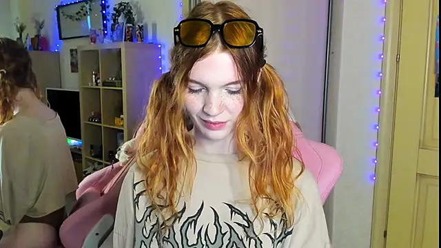 Snapshot of Sunny_Elly chatting on October 12, 9:12 am Sunny Elly online show from October 12, 9:12 am