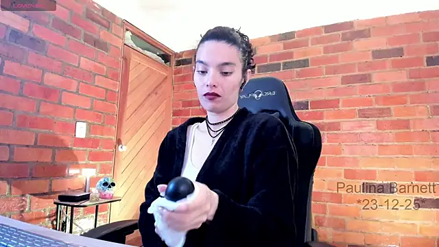 paulinabarnett- online show from December 23, 8:51 am