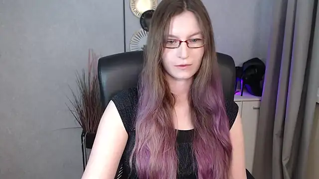 emmaxDelight online show from September 25, 6:23 am