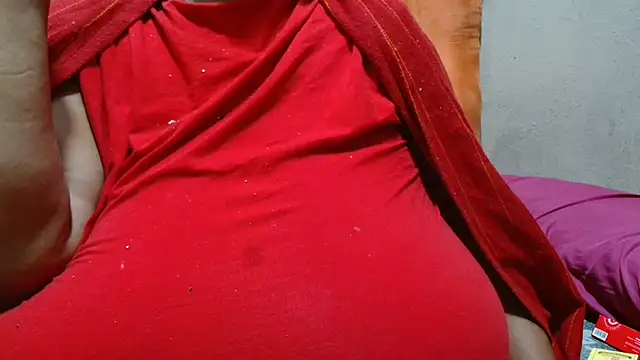 Snapshot of tinagiant chatting on September 27, 11:23 pm tinagiant online show from September 27, 11:23 pm