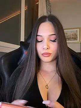 EricaWalls online show from January 10, 4:33 pm