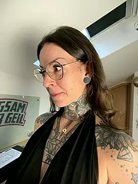 BrownieyQueen online show from January 16, 7:48 am