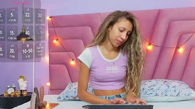 Beautifulskinny18 online show from March 18, 8:14 pm