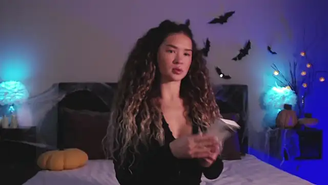 Denise Garciia online show from November 4, 11:26 am