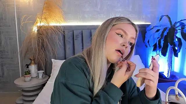 GaiaBaker online show from December 17, 3:27 pm