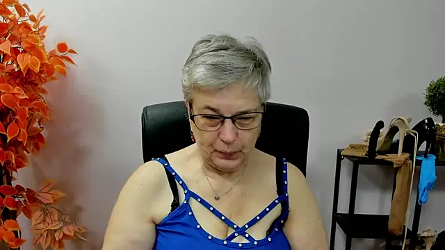Snapshot of IrisDream chatting on October 21, 6:17 am IrisDream online show from October 21, 6:17 am