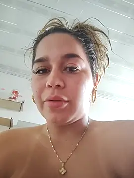 LaurenWelly  online show from April 8, 10:01 pm