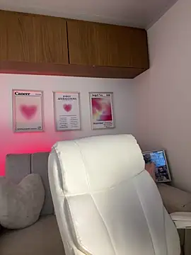 maddy bronw  online show from September 22, 10:52 pm