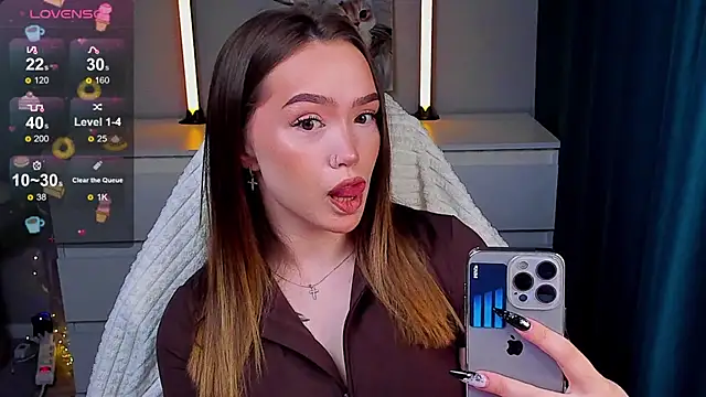 Evia r0se online show from April 1, 5:30 am