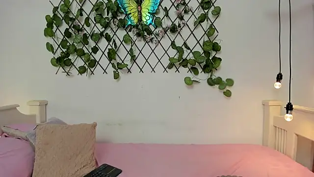 Kim Eli online show from February 25, 7:45 pm