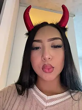 SOPHIACANDY19  online show from August 7, 12:39 am