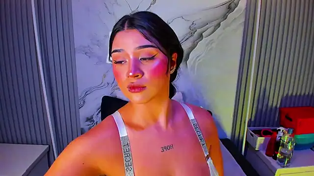 venusowen  online show from March 26, 2:08 pm