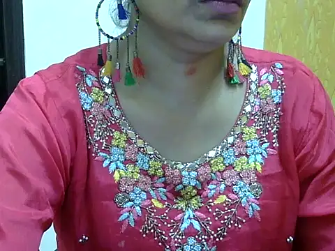 Snapshot of l_l_ish chatting on September 24, 5:39 am l l ish online show from September 24, 5:39 am