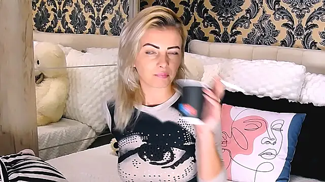 Aly girl1 online show from October 4, 8:20 am