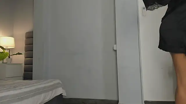 Madie  collins online show from November 28, 11:57 am