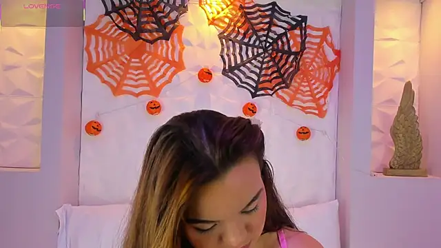 EmilyRouss  online show from November 1, 7:07 pm