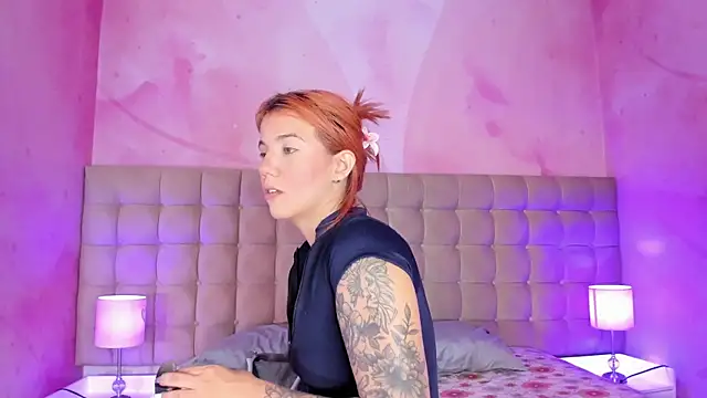 MelaniieRoux online show from March 22, 7:42 pm