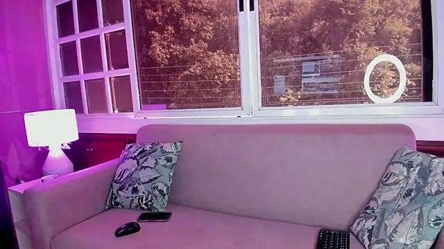 MelaniieRoux online show from October 4, 8:02 pm