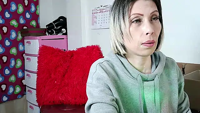 alixia81 online show from November 8, 10:59 pm